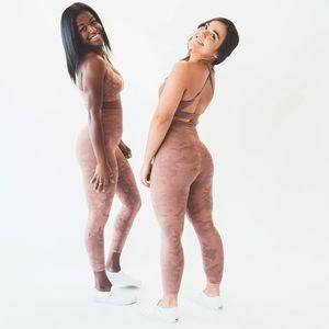 NWOT P’tula Stealth Legging 23” in Coral Sands